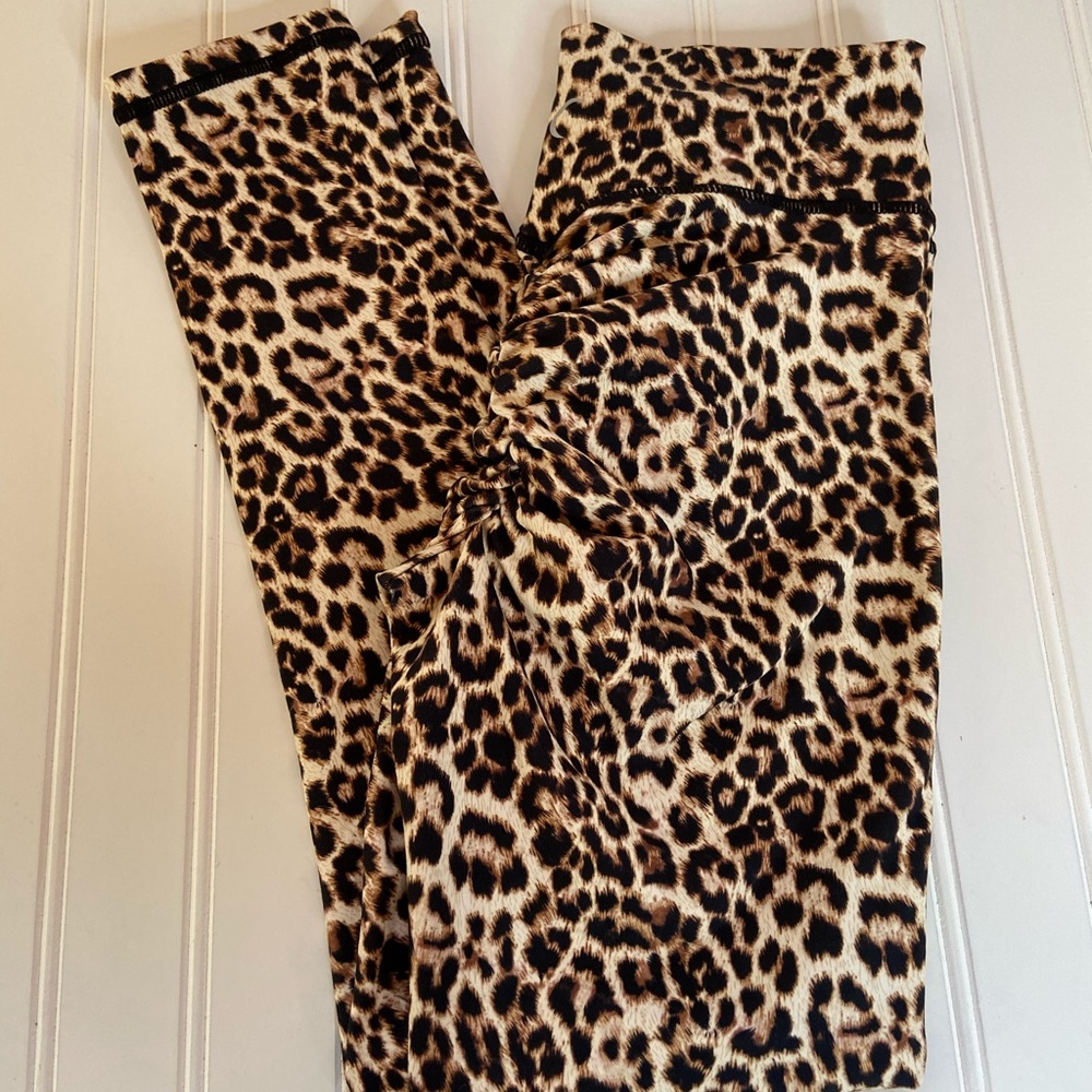 ZYIA Leopard Brilliant Scrunchy Hi-Rise 7/8 NWT